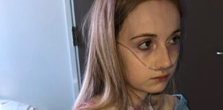 Annaliese Holland: ‘Falar sobre morte e escolhas não deveria ser tabu’ A Sra. Holland foi diagnosticada com ganglionopatia autonômica autoimune aos 18 anos.