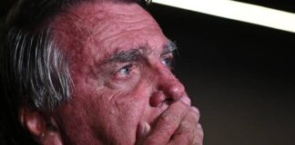 Qual a causa das crises de soluços do ex presidente Bolsonaro?